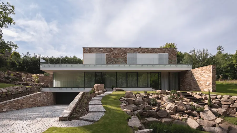 Custom stone wall and stone steps masonry service